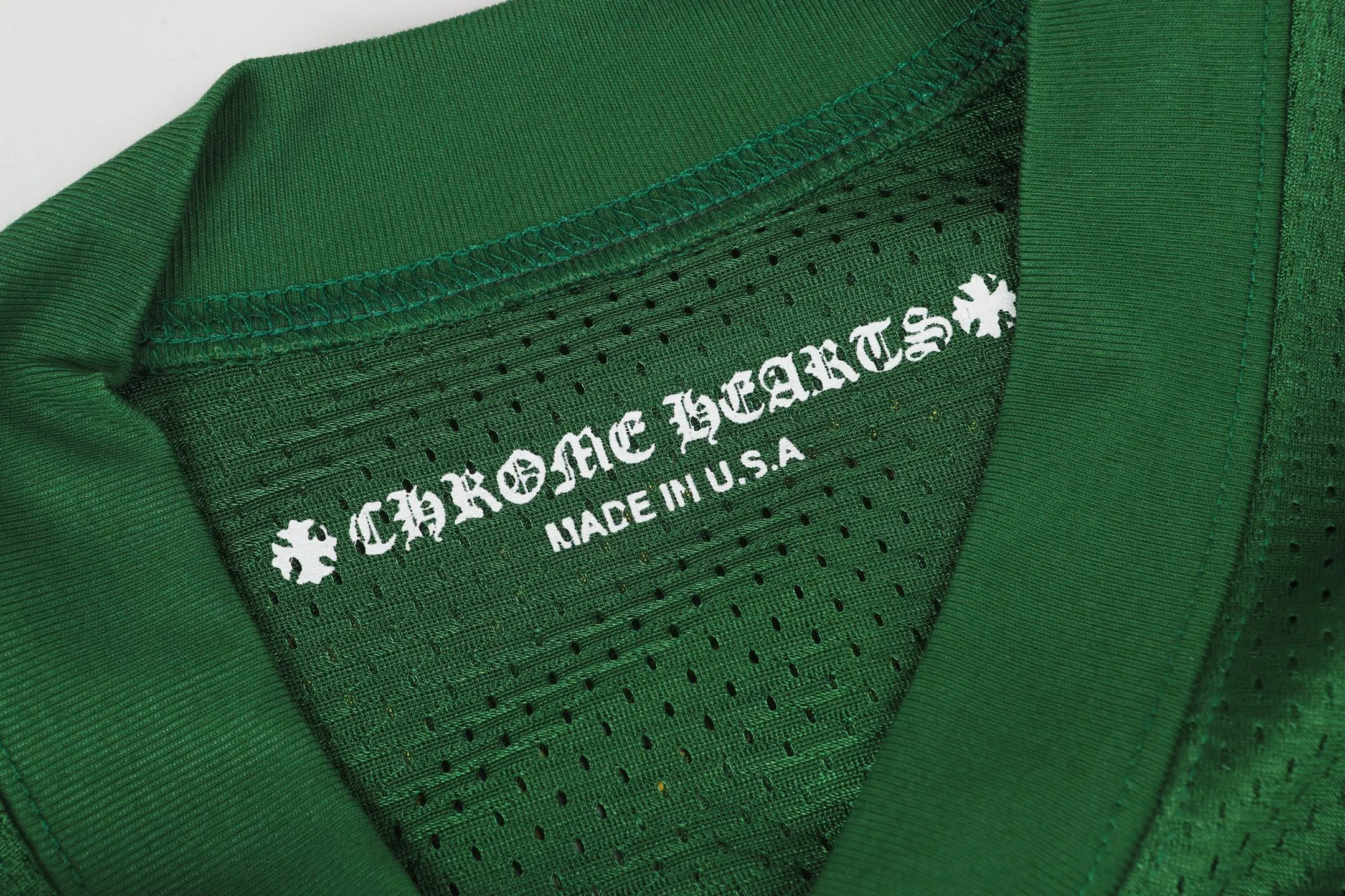 P190 Chrome Hearts CH Chrome Hearts popular Sanskrit printed mesh double-layer ice hockey jersey sports suit. Uses direct injection imported machine printing. Hardware and accessories are all ground and customized. Correct configuration. Black 2025 Chrome Hearts authentic packaging. 300 grams of custom-dyed mesh. Large version. Loose and stylish. Different from lower versions, slim and long version with upper body and hip stretch. 100% commitment: top quality. Not fast food. Highest version on the market. Top quality - different from ordinary versions on the market. If you care about quality, you should also respect the price. Absolutely 0 after-sales service and 0 return rate so far. It’s hard not to love the style - 300g mesh custom-dyed fabric - Correct high-density main mark, washed tag, hand-sewn